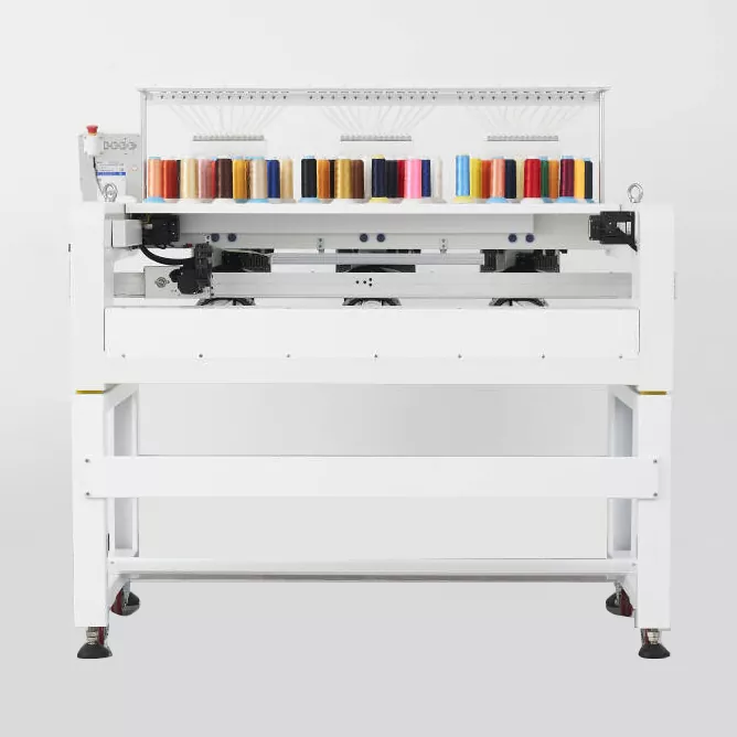Machine à broder multifonctionnelle à trois têtes